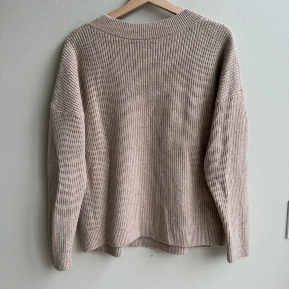 Lands’ End 100% Cashmere V-Neck Sweater Beige Tan Women’s Size L 14-16 - Picture 3 of 6